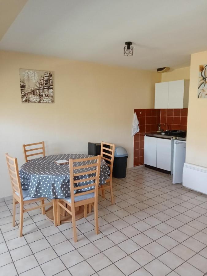Ferienwohnung Marguerite Massiac Exterior foto